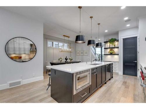 2027 46 Avenue Sw, Calgary, AB - Indoor Photo Showing Kitchen With Upgraded Kitchen