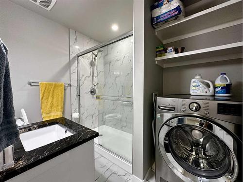 6403 35 Avenue Nw, Calgary, AB - Indoor Photo Showing Laundry Room