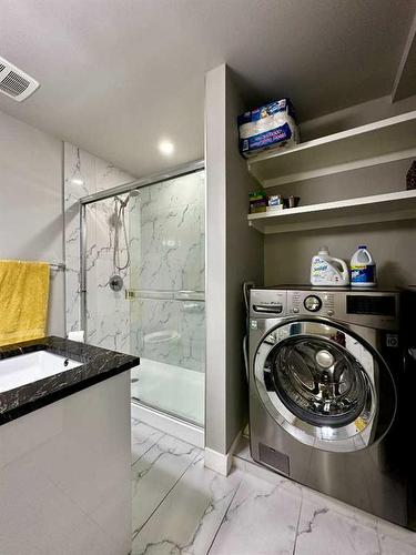 6403 35 Avenue Nw, Calgary, AB - Indoor Photo Showing Laundry Room