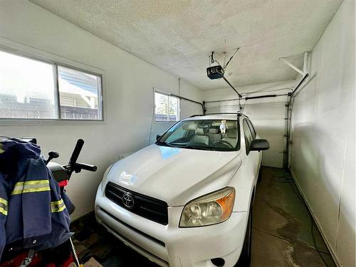 6403 35 Avenue Nw, Calgary, AB - Indoor Photo Showing Garage