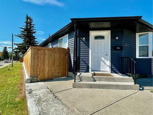 6403 35 Avenue Nw, Calgary, AB - Outdoor