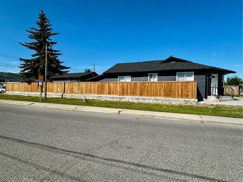 6403 35 Avenue Nw, Calgary, AB - Outdoor