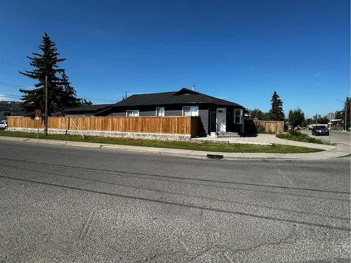 6403 35 Avenue Nw, Calgary, AB - Outdoor