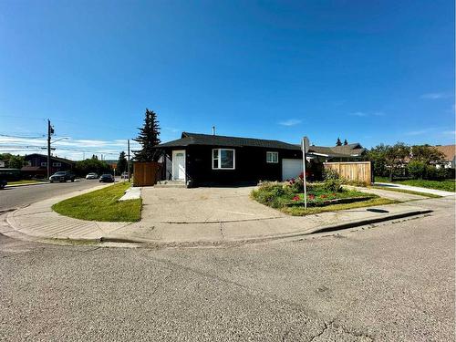 6403 35 Avenue Nw, Calgary, AB - Outdoor