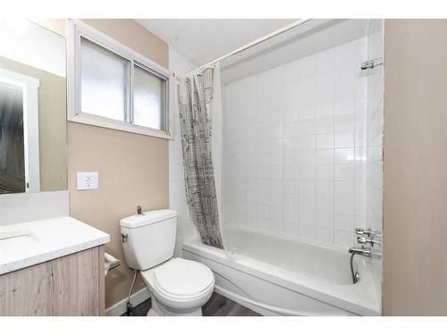 103 Pineson Place, Calgary, AB - Indoor Photo Showing Bathroom