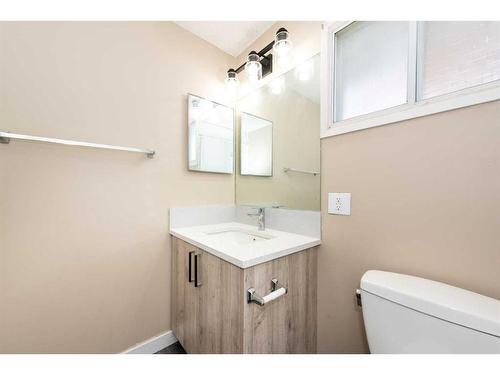 103 Pineson Place, Calgary, AB - Indoor Photo Showing Bathroom