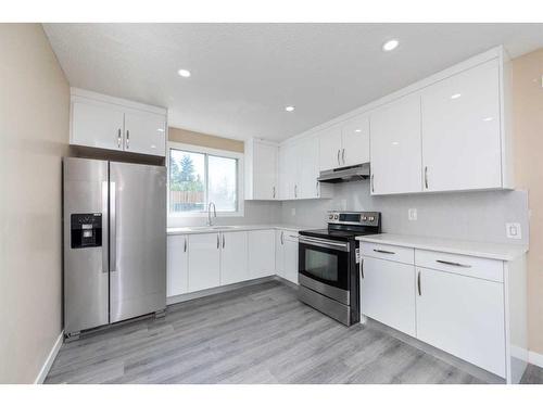 103 Pineson Place, Calgary, AB - Indoor Photo Showing Kitchen With Stainless Steel Kitchen