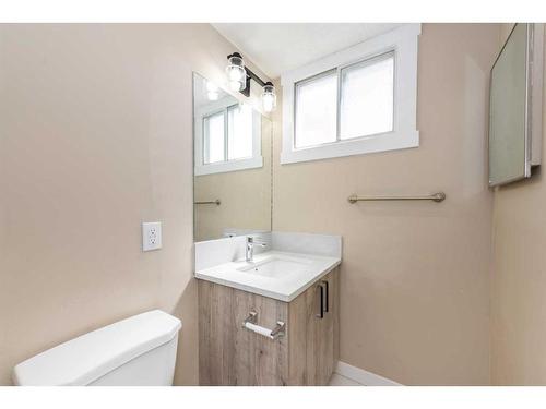 103 Pineson Place, Calgary, AB - Indoor Photo Showing Bathroom