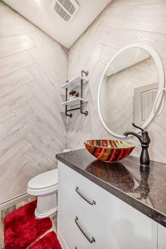 286 Taravista Drive Ne, Calgary, AB - Indoor Photo Showing Bathroom