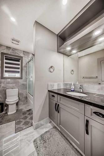 286 Taravista Drive Ne, Calgary, AB - Indoor Photo Showing Bathroom