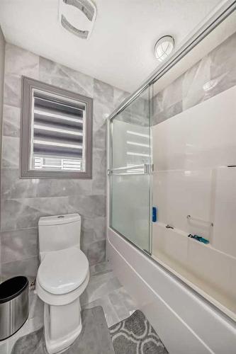 286 Taravista Drive Ne, Calgary, AB - Indoor Photo Showing Bathroom