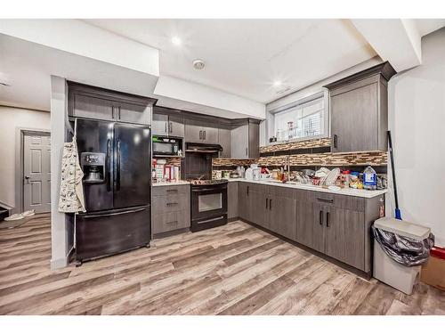 286 Taravista Drive Ne, Calgary, AB - Indoor Photo Showing Kitchen