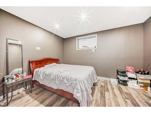 286 Taravista Drive Ne, Calgary, AB - Indoor Photo Showing Bedroom