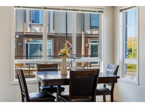 27 Sherwood Lane Nw, Calgary, AB - Indoor Photo Showing Dining Room