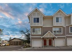 27 Sherwood Lane NW Calgary, AB T3R 1R7