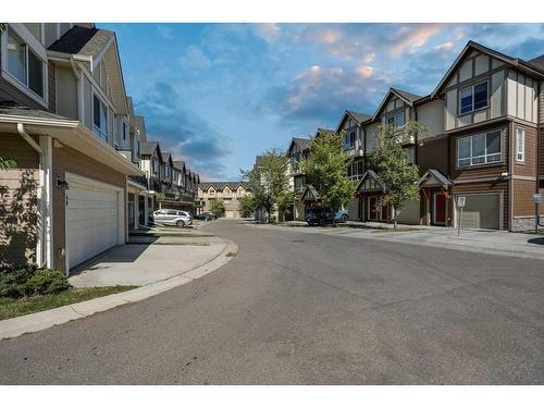 27 Sherwood Lane Nw, Calgary, AB - Outdoor