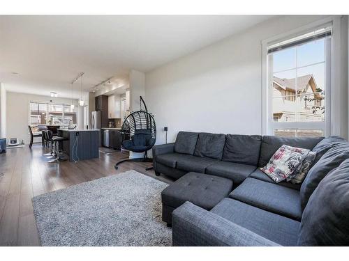 27 Sherwood Lane Nw, Calgary, AB - Indoor Photo Showing Living Room