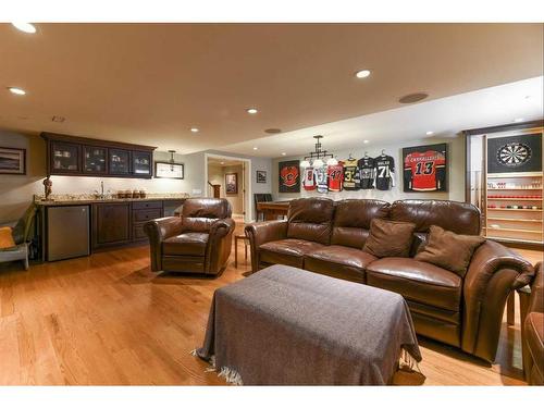 6948 Livingstone Drive Sw, Calgary, AB - Indoor Photo Showing Living Room