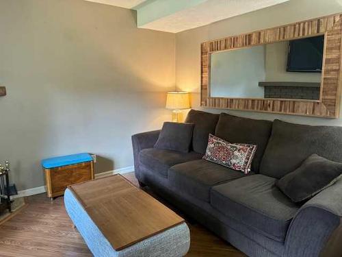 175 Templehill Drive Ne, Calgary, AB - Indoor Photo Showing Living Room