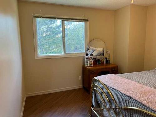 175 Templehill Drive Ne, Calgary, AB - Indoor Photo Showing Bedroom