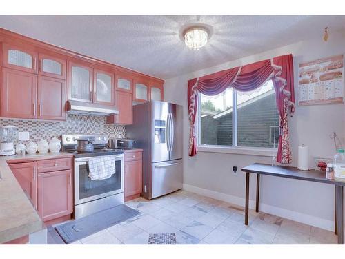 84 Castleridge Close Ne, Calgary, AB - Indoor Photo Showing Kitchen