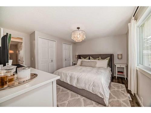 623 Canterbury Drive Sw, Calgary, AB - Indoor Photo Showing Bedroom