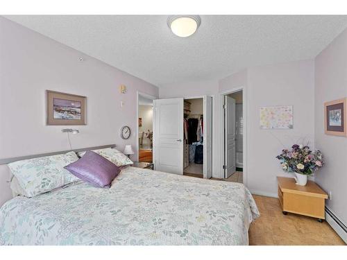 434-22 Richard Place Sw, Calgary, AB - Indoor Photo Showing Bedroom