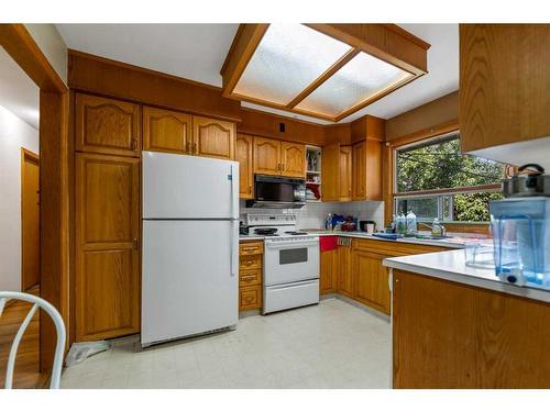 3206 29 Street Sw, Calgary, AB - Indoor Photo Showing Kitchen