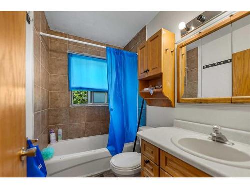 3206 29 Street Sw, Calgary, AB - Indoor Photo Showing Bathroom