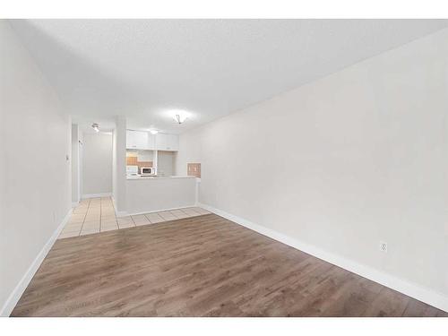 103-431 1 Avenue Ne, Calgary, AB - Indoor Photo Showing Other Room