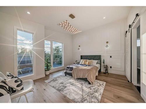 1710 29 Street Sw, Calgary, AB - Indoor Photo Showing Bedroom