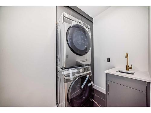 1710 29 Street Sw, Calgary, AB - Indoor Photo Showing Laundry Room