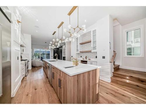 1710 29 Street Sw, Calgary, AB - Indoor Photo Showing Kitchen