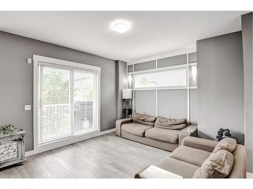 60-111 Rainbow Falls Gate, Chestermere, AB - Indoor Photo Showing Living Room