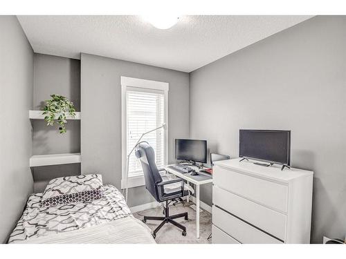 60-111 Rainbow Falls Gate, Chestermere, AB - Indoor Photo Showing Office