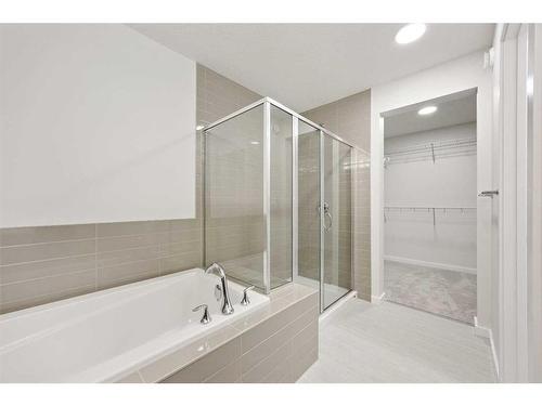 907 Langholm Drive Se, Airdrie, AB - Indoor Photo Showing Bathroom