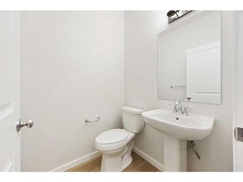 907 Langholm Drive Se, Airdrie, AB - Indoor Photo Showing Bathroom