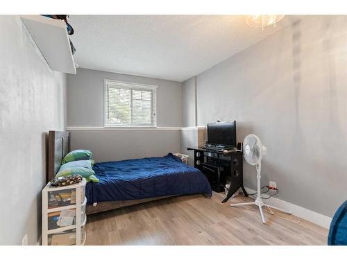 101D-5601 Dalton Drive Nw, Calgary, AB - Indoor Photo Showing Bedroom