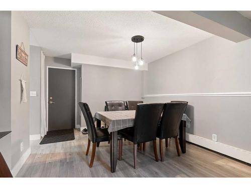 101D-5601 Dalton Drive Nw, Calgary, AB - Indoor Photo Showing Dining Room