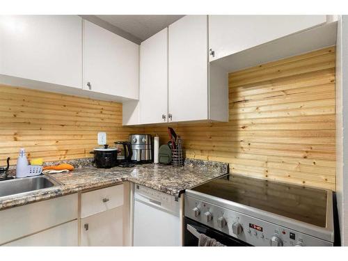 101D-5601 Dalton Drive Nw, Calgary, AB - Indoor Photo Showing Kitchen