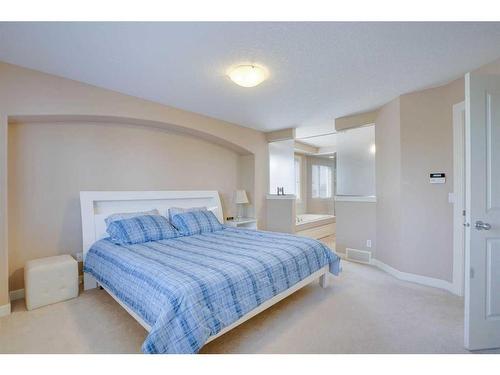 307 Parkmere Green, Chestermere, AB - Indoor Photo Showing Bedroom