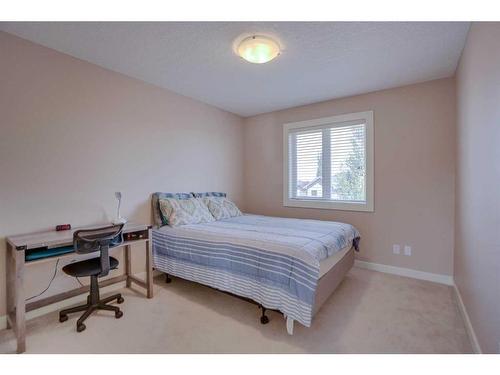 307 Parkmere Green, Chestermere, AB - Indoor Photo Showing Bedroom