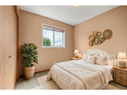 139 Mt Aberdeen Close Se, Calgary, AB - Indoor Photo Showing Bedroom