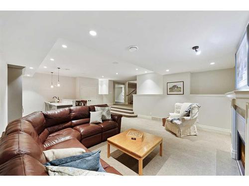 49 Mayfair Road Sw, Calgary, AB - Indoor Photo Showing Living Room