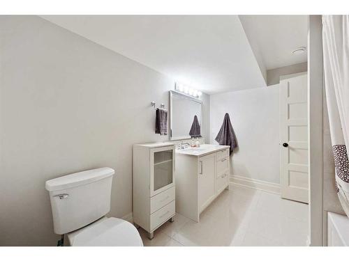 49 Mayfair Road Sw, Calgary, AB - Indoor Photo Showing Bathroom