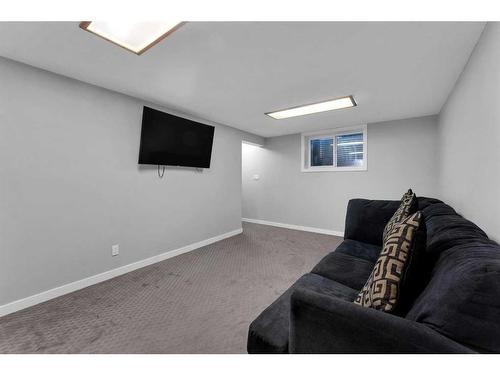 251 Rundlecairn Road Ne, Calgary, AB - Indoor