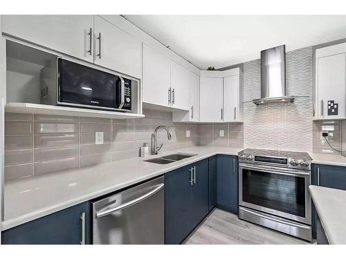 277 Yorkville Manor Sw, Calgary, AB - Indoor Photo Showing Kitchen With Stainless Steel Kitchen With Double Sink With Upgraded Kitchen