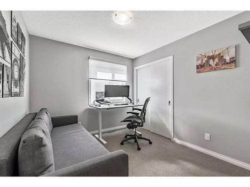 277 Yorkville Manor Sw, Calgary, AB - Indoor Photo Showing Office