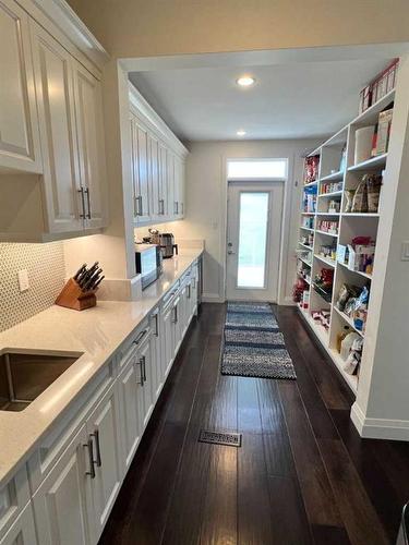 245 Prairie Rose Place South, Lethbridge, AB - Indoor Photo Showing Kitchen