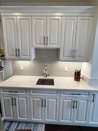 245 Prairie Rose Place South, Lethbridge, AB - Indoor Photo Showing Kitchen